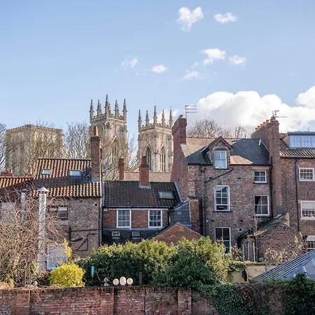 The Quadrant - The Larsen Apartment York