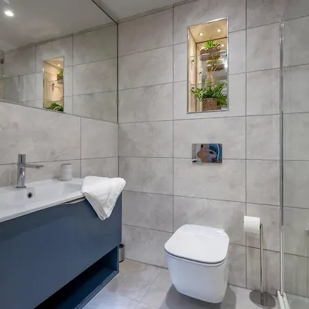 The Quadrant - The Larsen Apartment